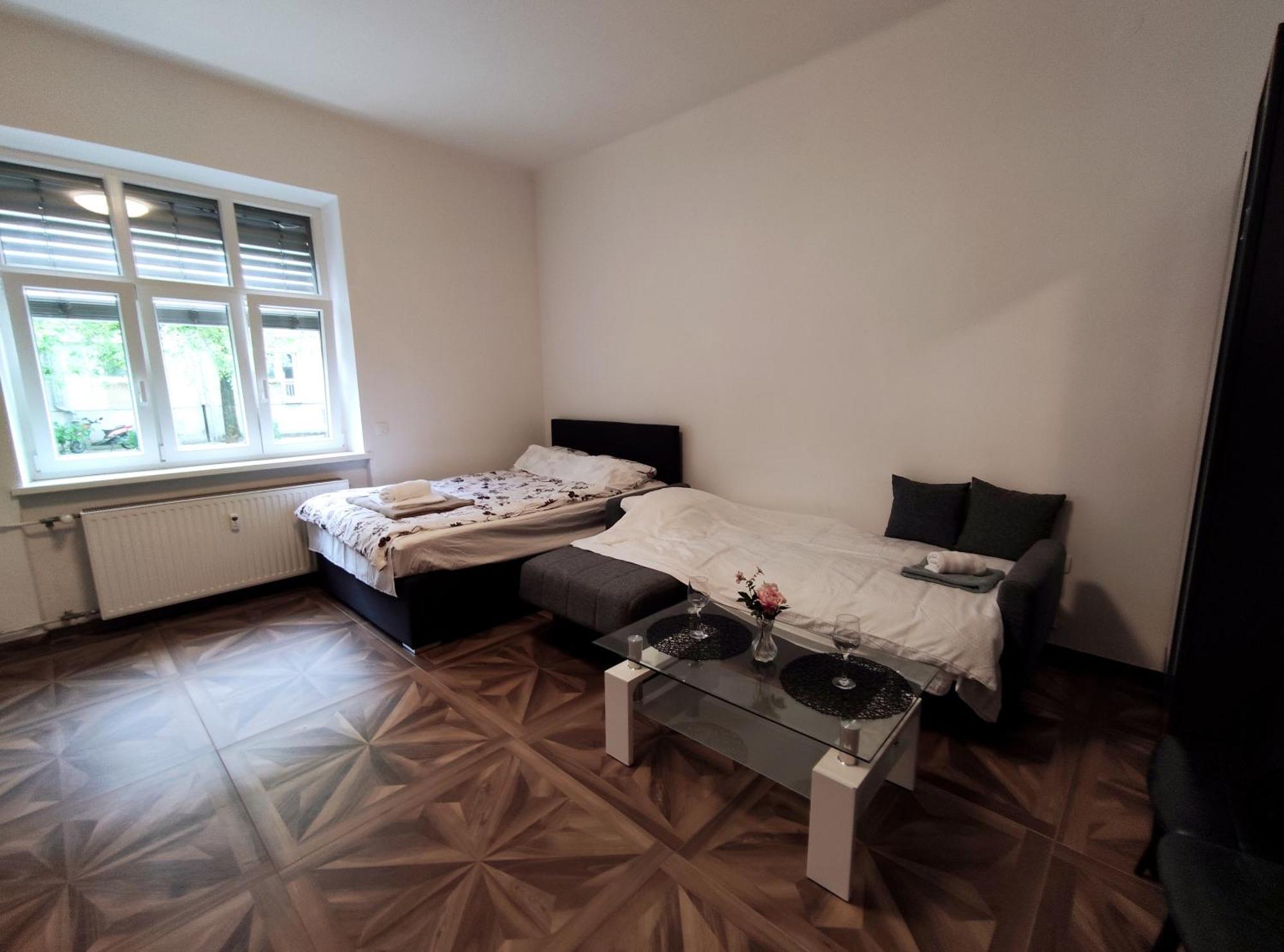 Apartman Vs
