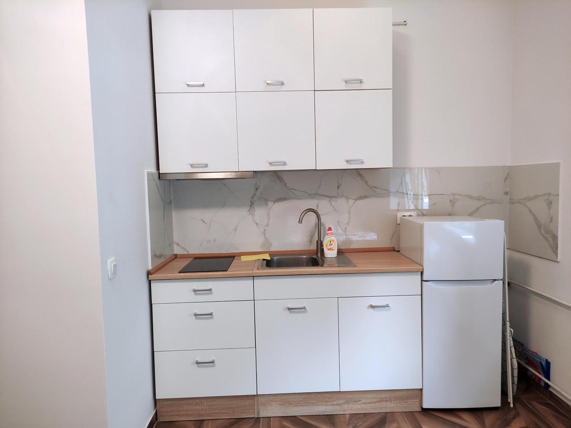 Apartma Vs *